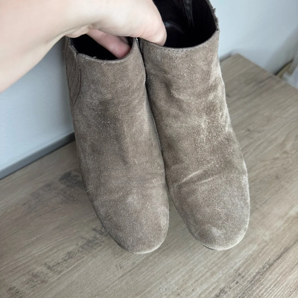 Aquatalia Fallon Suede Chelsea Ankle Boots 8.5 Women’s Brown